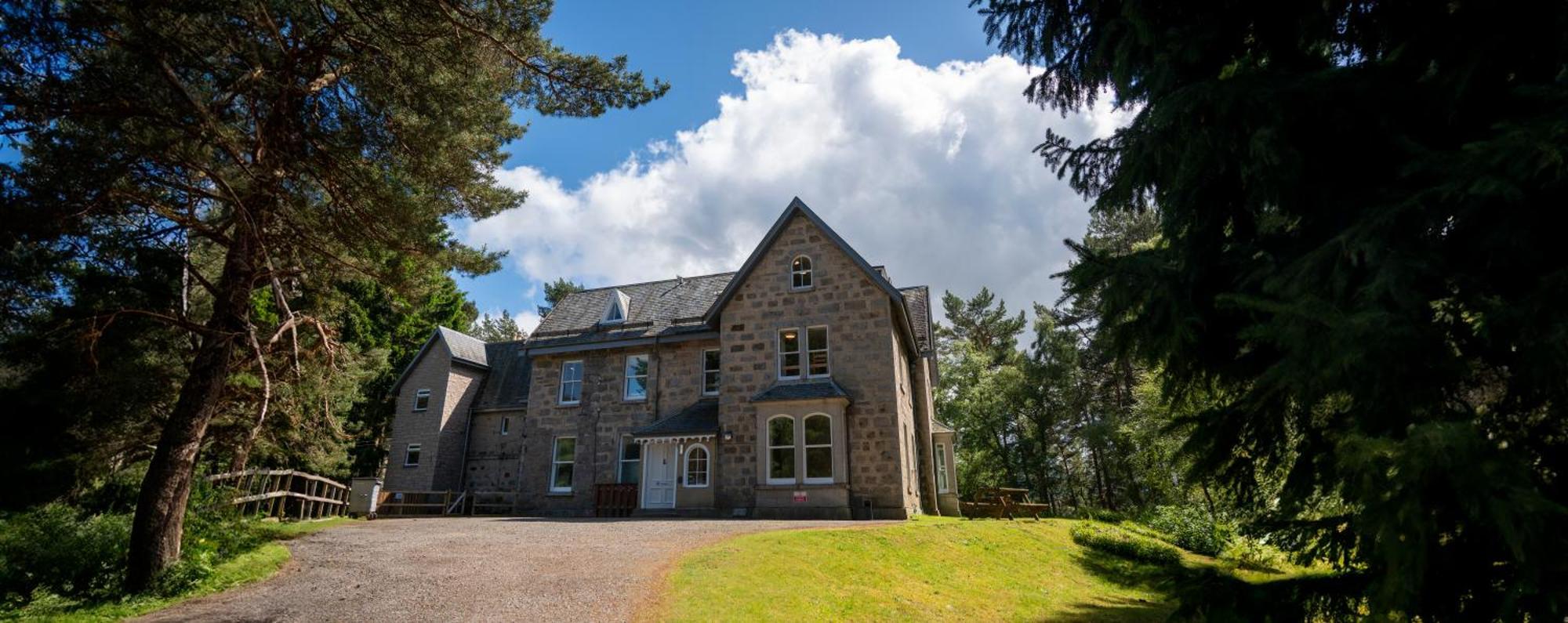 Braemar Youth Hostel Екстериор снимка