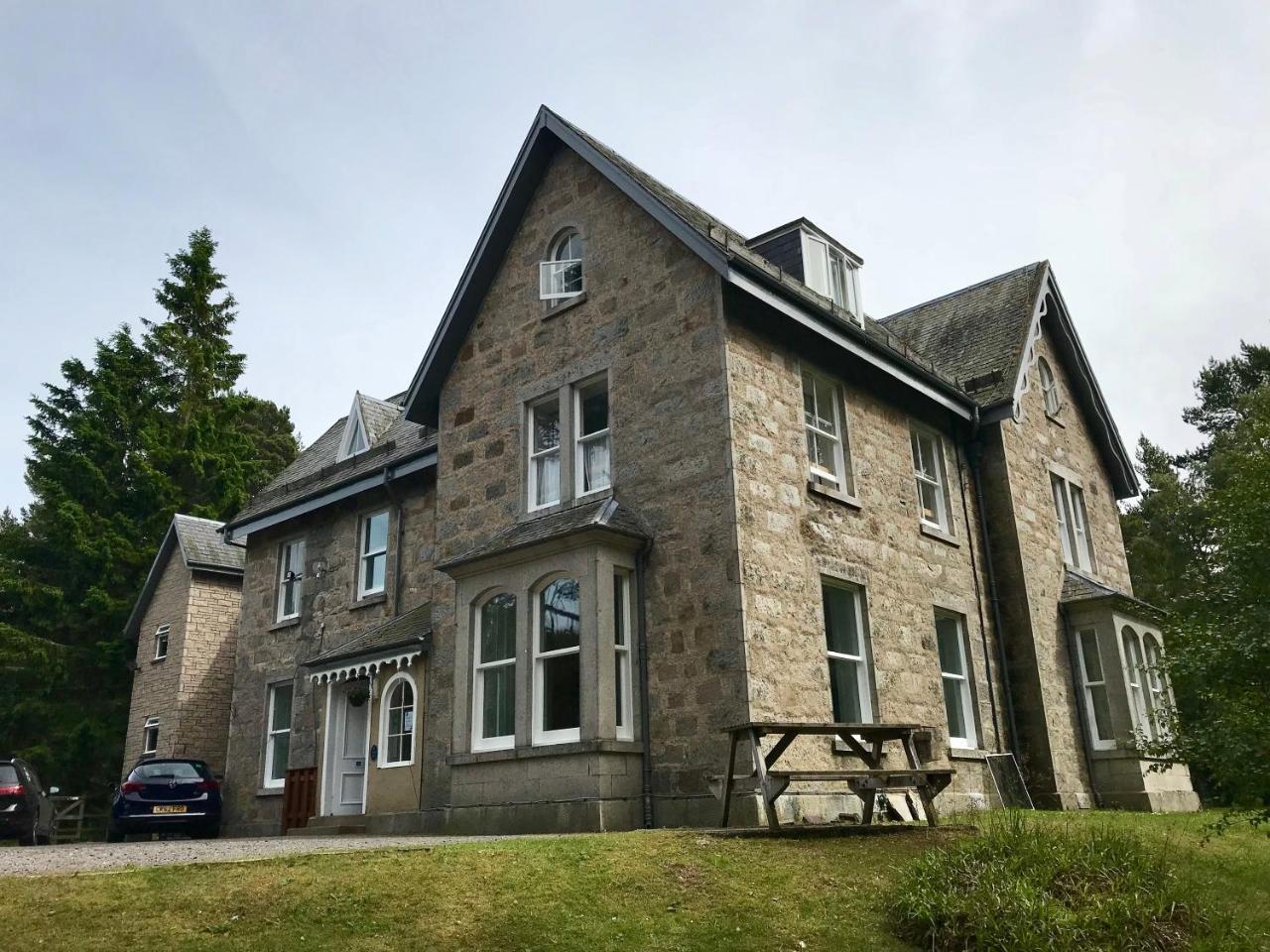 Braemar Youth Hostel Екстериор снимка